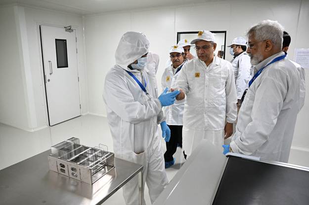 Union Minister Ashwini Vaishnaw inaugurates India’s first Tempered Glass Manufacturing Facility for Mobile Devices at Noida